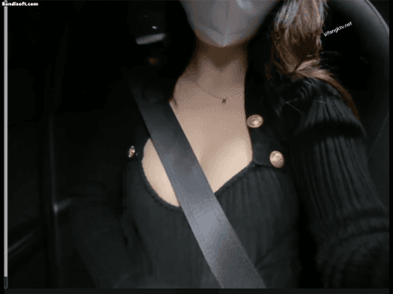 UT司腾 第三十三弹 巨乳小骚逼 真刺激 边开车边玩跳蛋 图 02