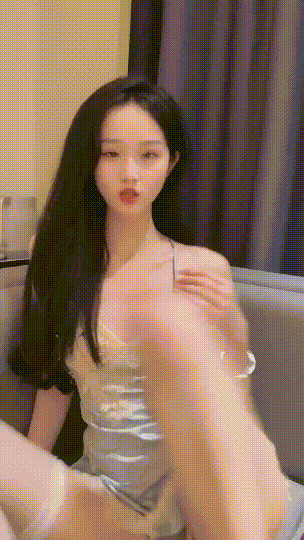 重磅!顶级绿播下海!不射算我输~ 萌主 扣穴自慰!狂撸~ 图 01