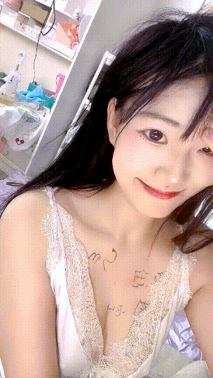 ⭐绝美萝莉女神 空姐苏苏 粉乳粉穴~自慰高潮哗啦啦喷水! 图 02