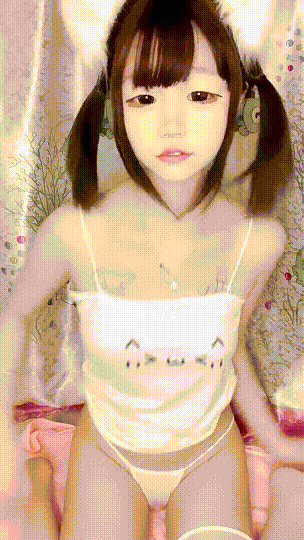 ⚜️极品白虎萝莉 妍妍酱 自慰高潮喷水~妥妥的电子女友 图 01