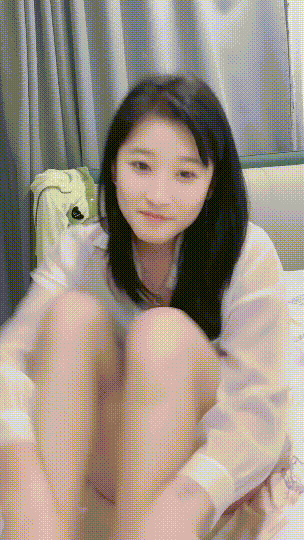 校花来了!好漂亮好甜啊~ 云妹妹 自慰!一字马!好想操~ 图 01