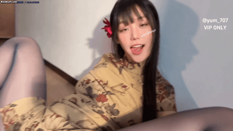 推特 yum_707/玉米 最新VIP专享 开档丝袜 手指紫薇 很骚 图 01