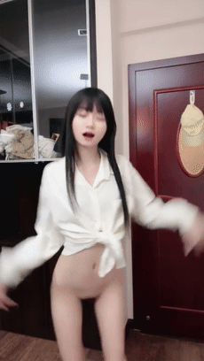 ♈新人 精致小野猫 清纯校花型~裸嗨热舞~奶头还在发育中 图 03