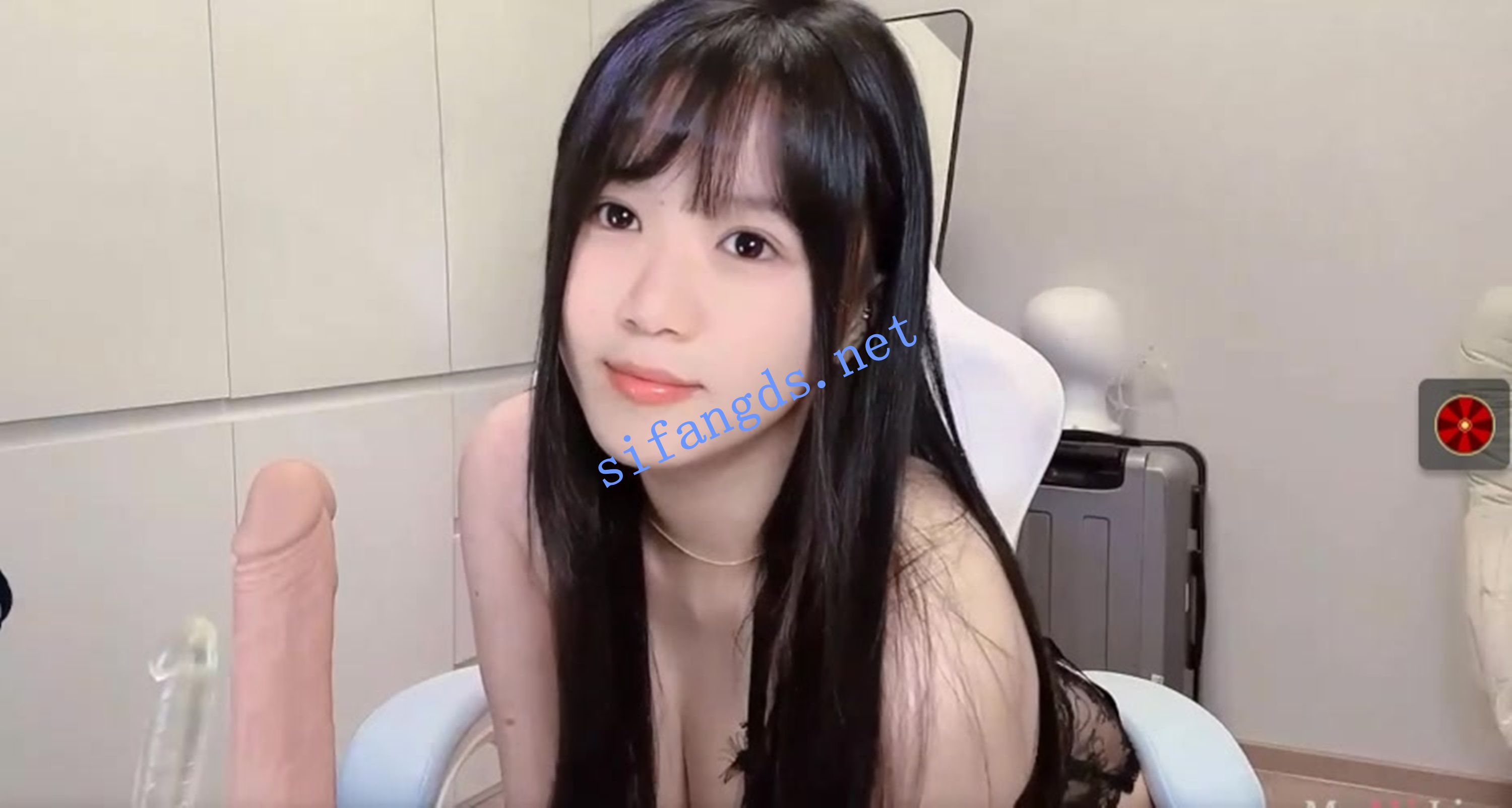 灬美乳学妹超反差! xixi 大屁股~深喉~肛交~双道具自慰! 图 03