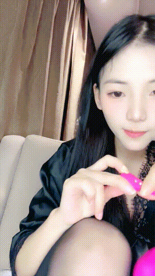 顶级校花奶熊恋冬2025最新!道具狂喷成水帘洞,美到让人上头 图 01