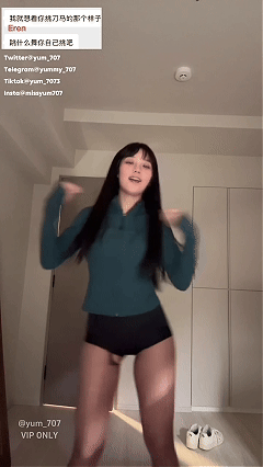 推特裸舞小美女 玉米yum_707 12月最新vip裸舞在你身上就这么摇 图 01