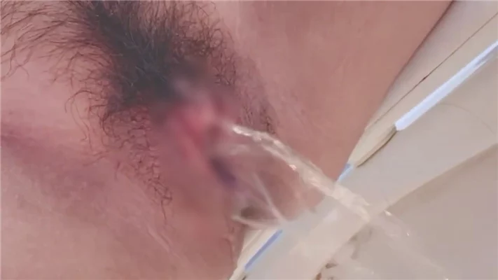 推特呲尿大比拼 各种妹妹放尿给你看 比比谁的穴嫩尿的远 图 37