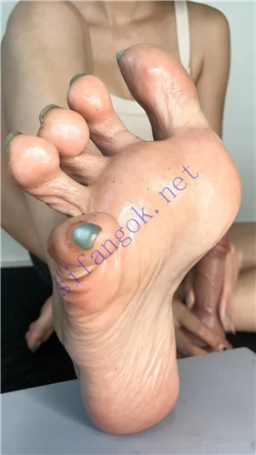 快手骚骚御姐 S级翘臀 丝足福利 骚臭大汗脚踩鸡掰臀骚叫 图 09