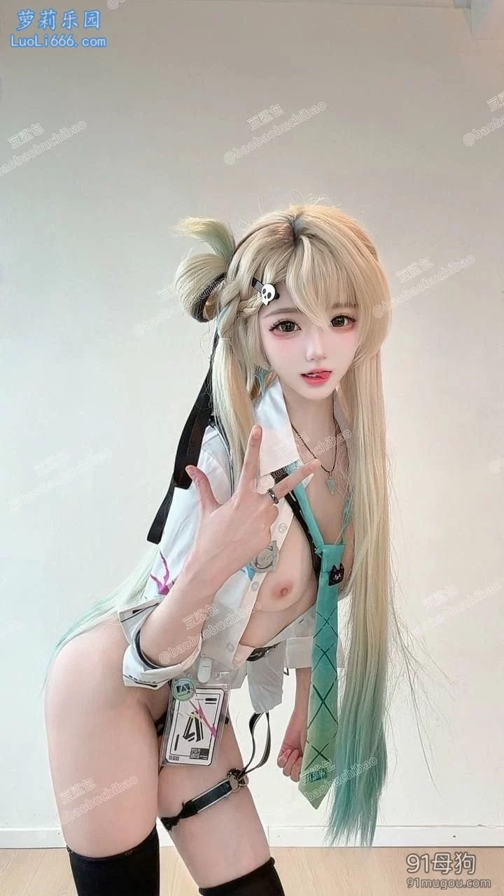 甜蜜颜值女神『豆鲨包』逼脸同框裸舞紫薇 图 01